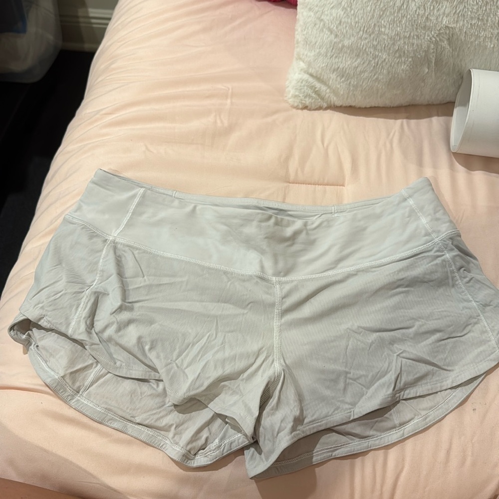 2.5" lululemon speed up shorts
